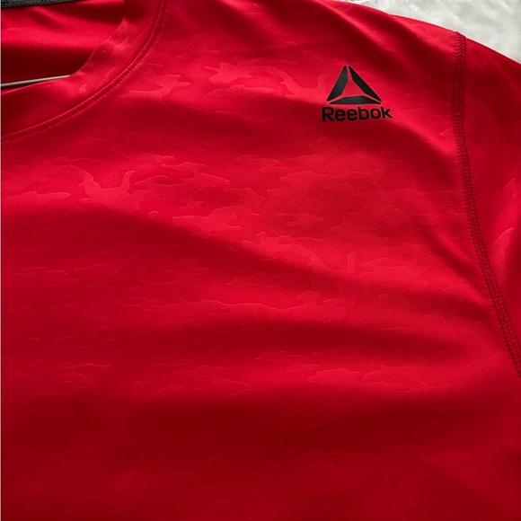 Men’s Reebok 2XL moisture wicking tshirt with hidden pocket on bottom (see pics) - Picture 3 of 3